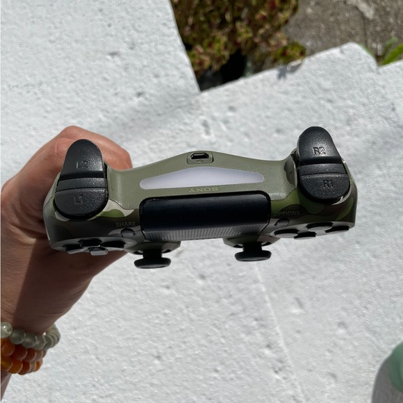 Pre-Owned Green Camo DualShock 4 Controller - Picture 6 of 11